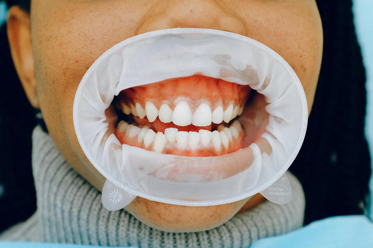 Co oznacza zgrzytanie zębami w w czasie snu